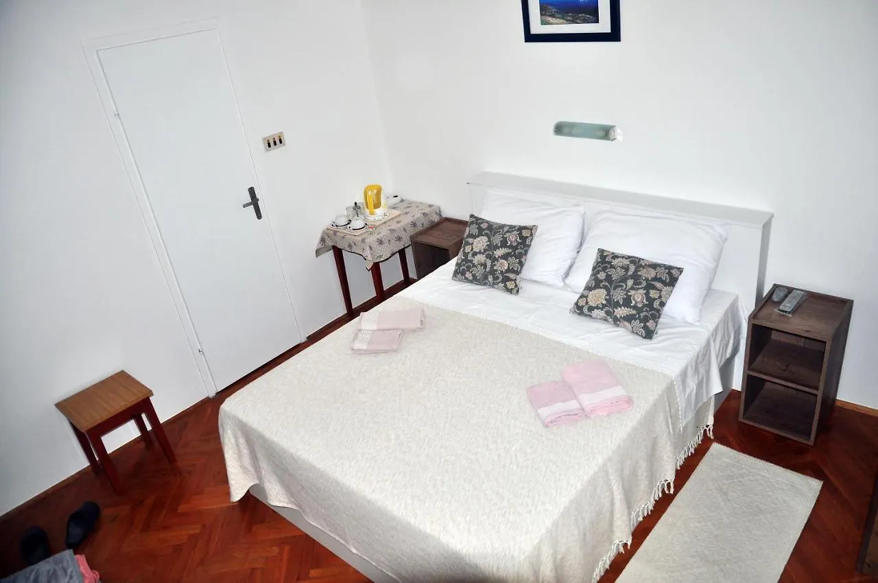 Rose Rooms At Island Of Rab Banjol 0*,  Kroatien